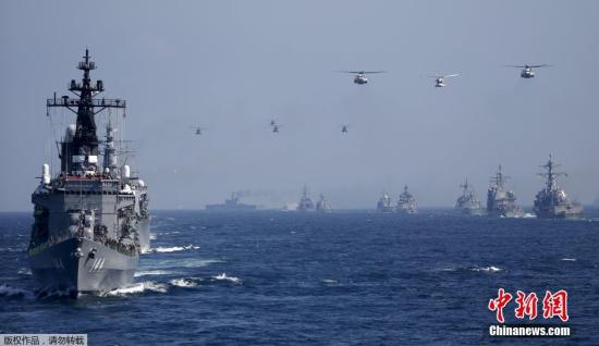 资料图：日本海上自卫队在相模湾举行“观舰式”。